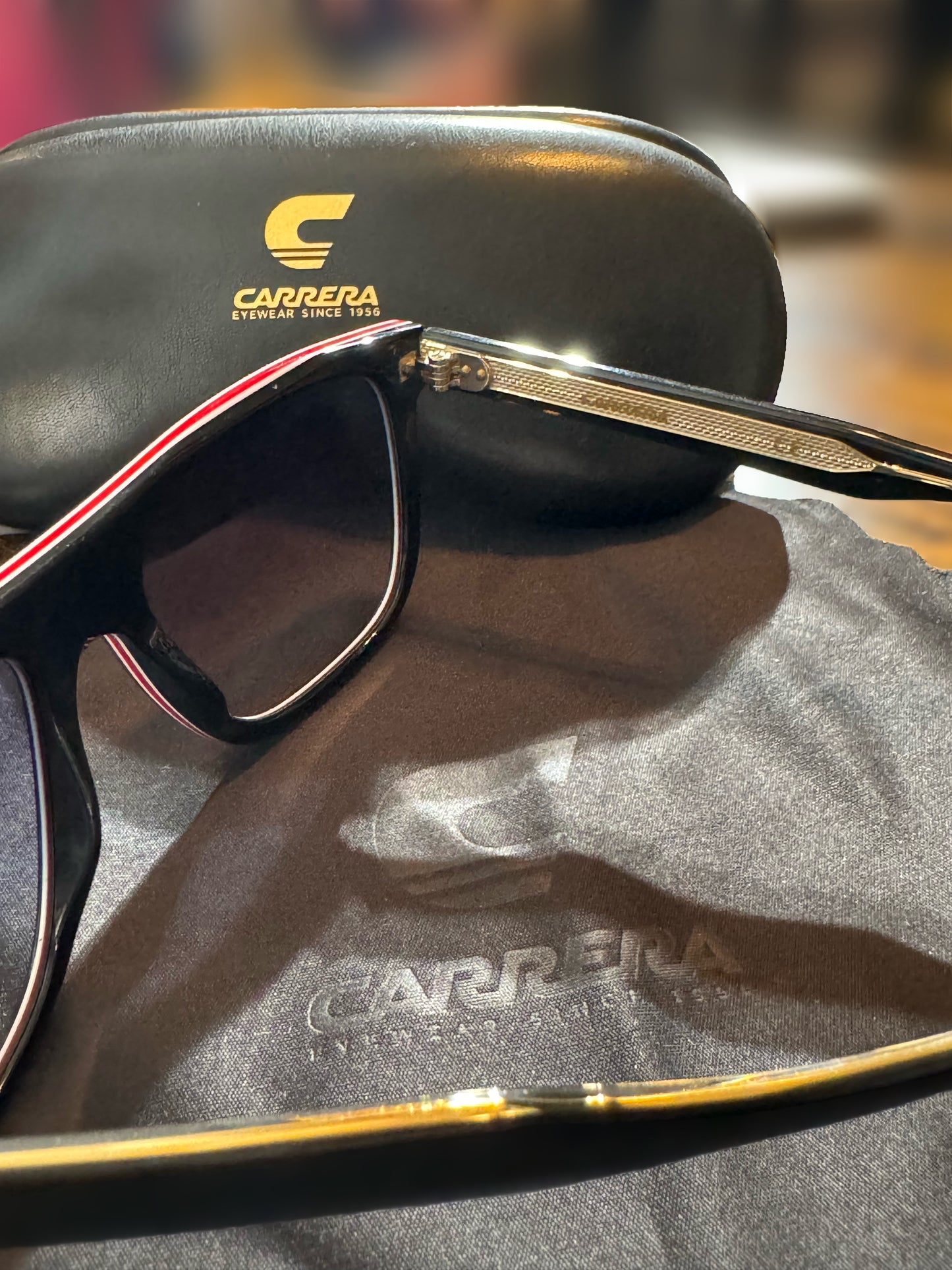 š¶ļø Carrera 1047/S Aviator Sunglasses ā Black Red