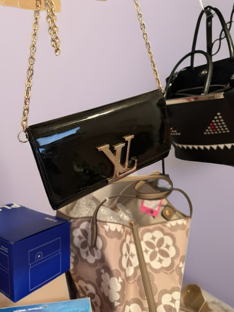 š¤ Louis Vuitton Black Patent Leather Chain Wallet ā Gold LV Logo