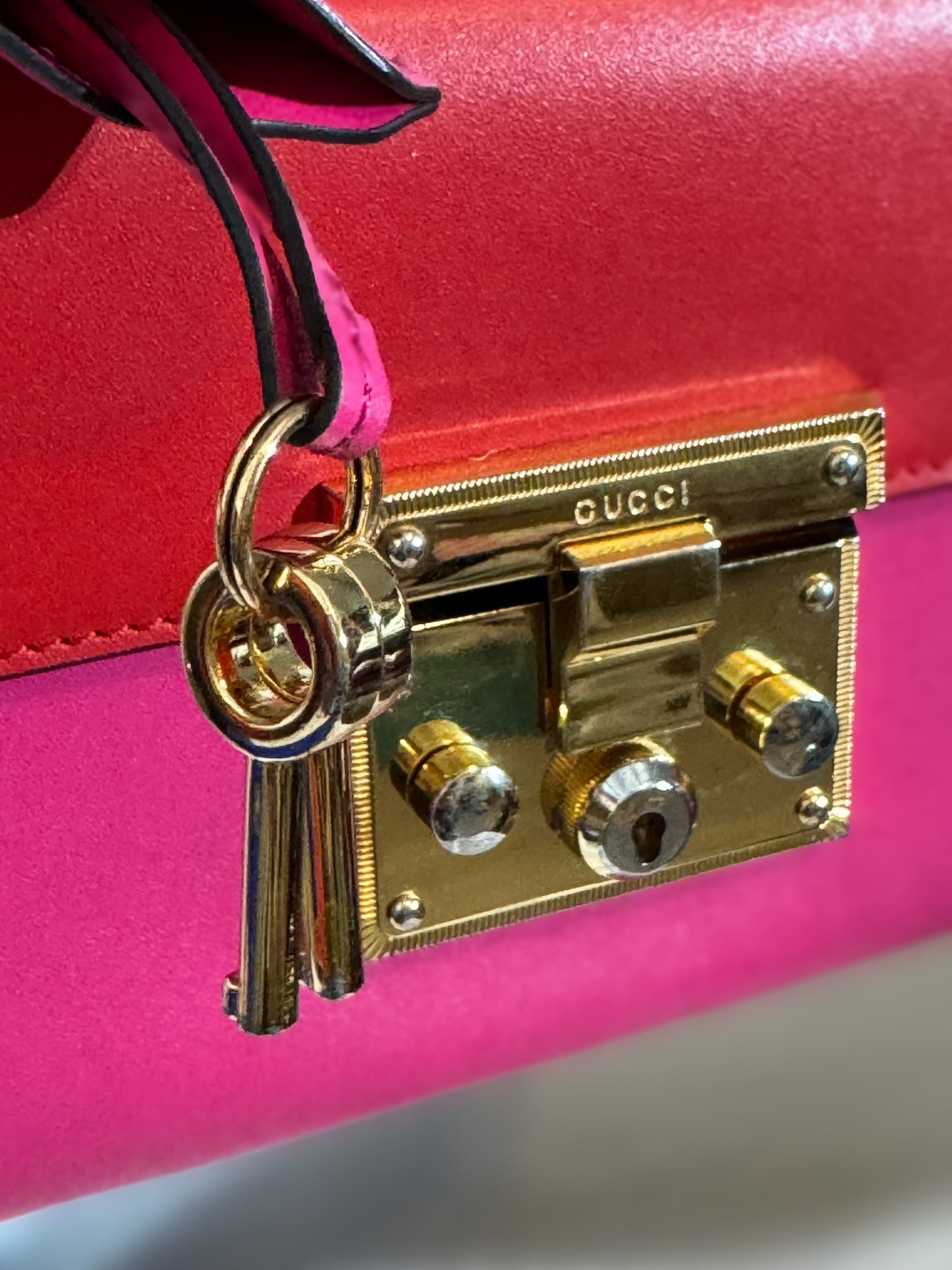 💕 Gucci Padlock Shoulder Bag – Red & Pink Leather with Gold Chain