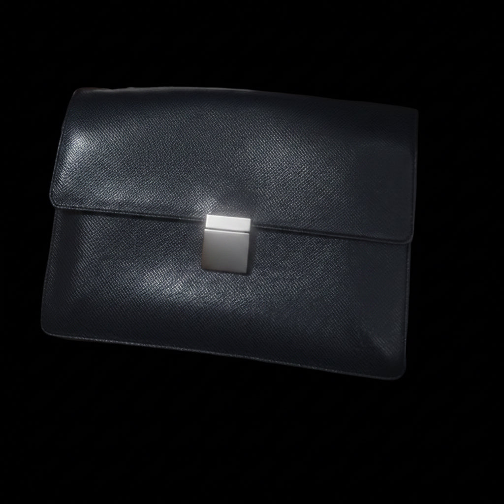 Louis Vuitton Taiga Pochette Documents Clutch